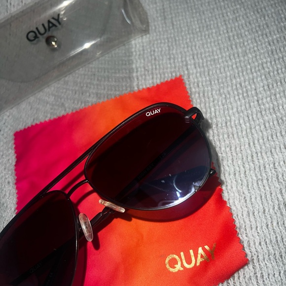 Quay High Key 126 Unisex Sunglasses Black Frame Purple Fade Aviator Clear Case - Picture 3 of 5